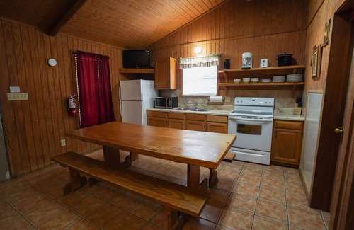 Concan Cabin | Quaint cabin located near the Frio River