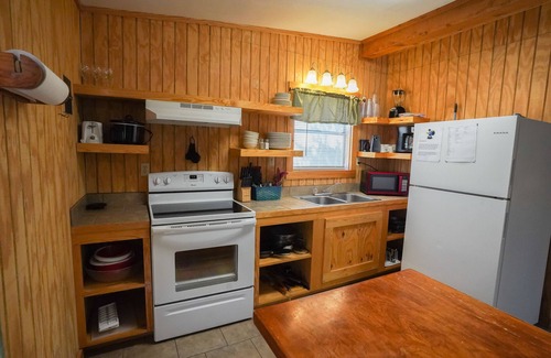 Concan Cabin | Quaint cabin located near the Frio River