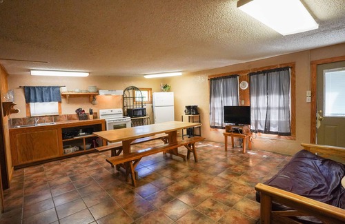 Concan Cabin | Quaint cabin located on the Frio River