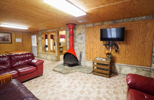 Concan Cabin | Quaint cabin located on the Frio River