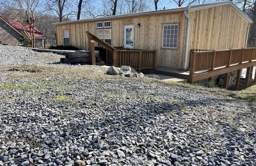 Cadiz House | Quaint Cabin on the water