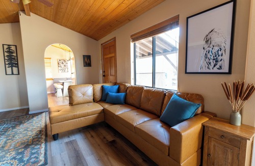 Springville Cabin | Quaint Cabin overlooking Peppermint Falls Ranch