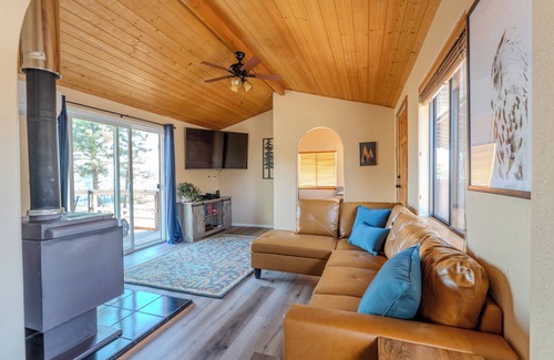 Springville Cabin | Quaint Cabin overlooking Peppermint Falls Ranch