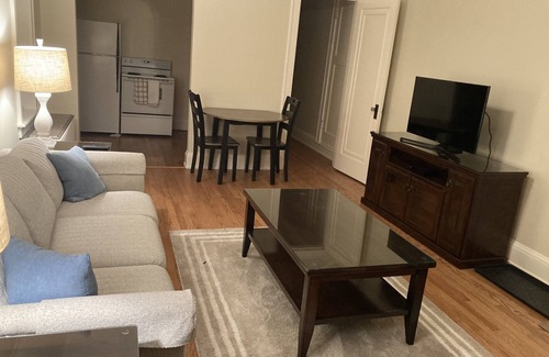 Whitefish Bay Apartment | Quaint coach house apartment located minutes from downtown Milwaukee