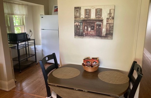 Whitefish Bay Apartment | Quaint coach house apartment located minutes from downtown Milwaukee