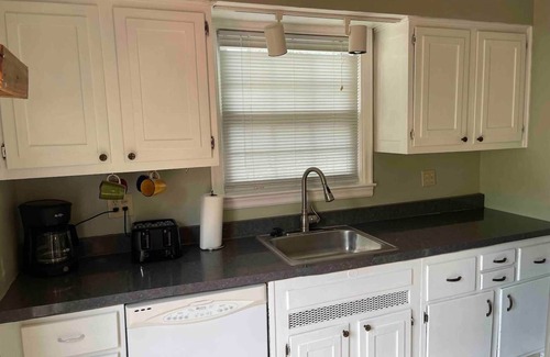 Charleston House | Quaint, Comfy, Close & Convenient