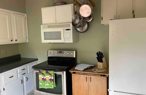 Charleston House | Quaint, Comfy, Close & Convenient