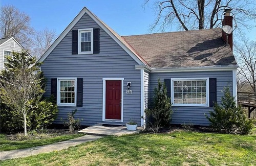 Charleston House | Quaint, Comfy, Close & Convenient