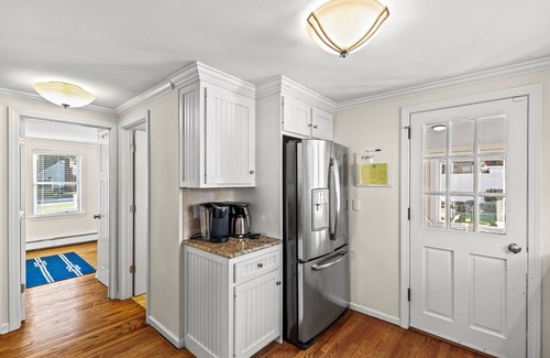 Old Saybrook House | Quaint cottage at Cornfield Point Assn - Walk to Beach
