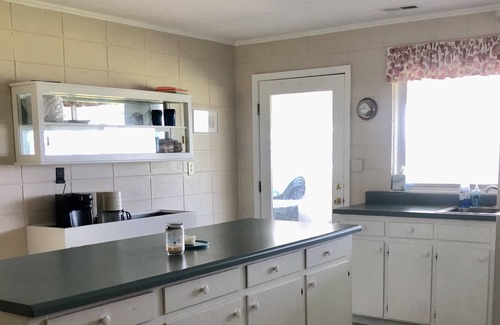 Newport Cottage | Quaint Cottage Overlooking Intercoastal Waterway