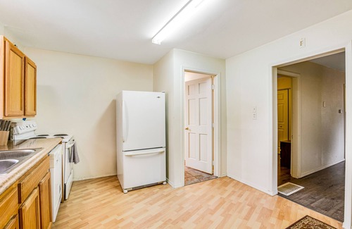 South Tacoma House | Quaint cottage with enclosed yard, patio, full kitchen, & washer/dryer