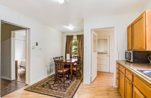 South Tacoma House | Quaint cottage with enclosed yard, patio, full kitchen, & washer/dryer