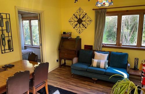 Motueka Valley Apartment | Quaint Country Cottage
