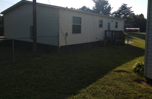 Wellington House | Quaint country cottage New Cave Run Lake and Red River Gorge