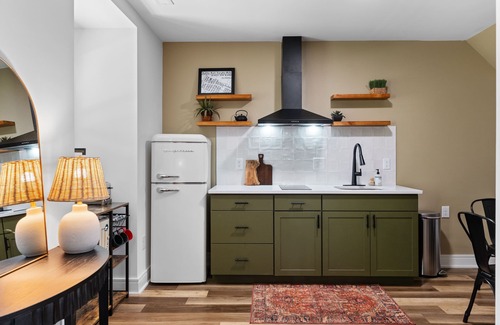 Downtown Apartment | Quaint & cozy living minutes from downtown Raleigh