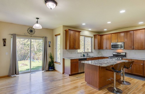 Federal Way House | Quaint Federal Way Home: 21 Mi to Downtown Seattle