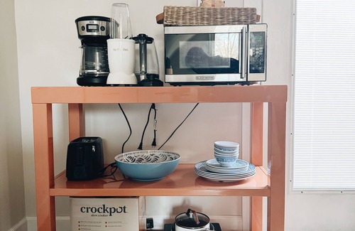 Greenville Apartment | Quaint Garden Cottage ~ 2 miles to Downtown Greenville!