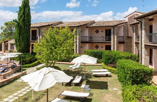 Canalicchio House | Quaint Holiday Home in Collazzone with Sauna & Whirlpool
