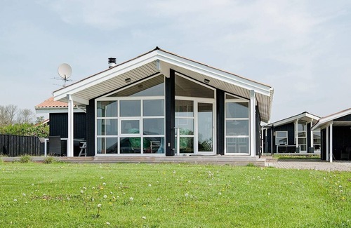 Ronde House | Quaint Holiday Home in Ronde with Whirlpool