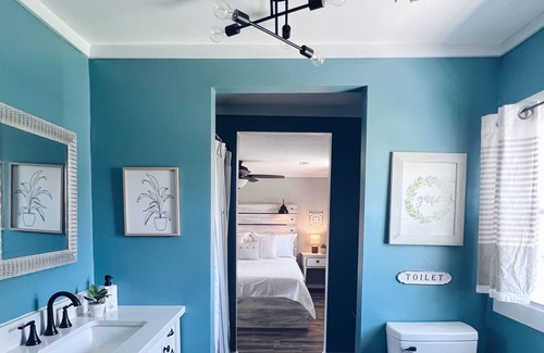 Manchester House | Quaint home in Manchester, TN Oakdale Cottage is a cozy place to rest your head