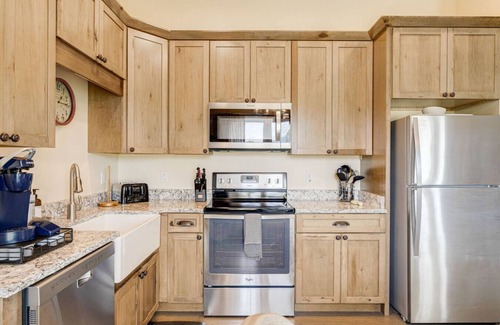 Fairview House | Quaint Home on Horse Farm, Gorgeous Views!