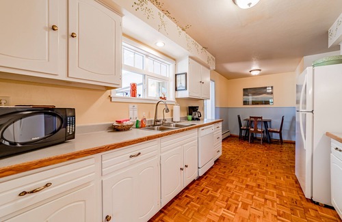 Trinidad House | Quaint Home with Free WiFi & Yard - Close to Beaches & Redwood National Park