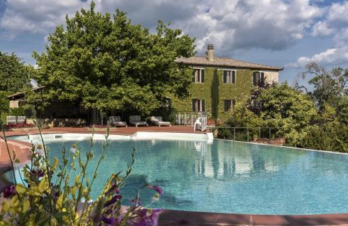 Palazzina House | Quaint house in Murlo with shared pool