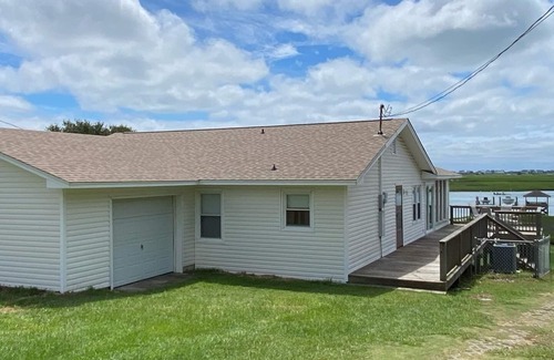 Hampstead House | Quaint Intracoastal waterway house with specular views!