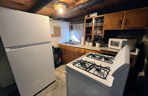 Stanton Cabin | Quaint old fashioned cabin, Loft, Grill, Fire Pit!