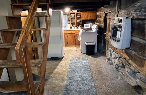 Stanton Cabin | Quaint old fashioned cabin, Loft, Grill, Fire Pit!
