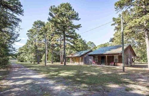 Eden Isle Cabin | Quaint One Bedroom Cabin Near Heber Springs Marina