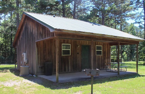 Eden Isle Cabin | Quaint One Bedroom Cabin Near Heber Springs Marina