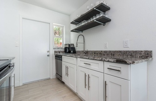 Delray Beach Apartment | Quaint Pool Studio Villa- Walk to All!