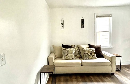 Little Italy Apartment | Quaint Private Room (L) Close to CWRU+UH