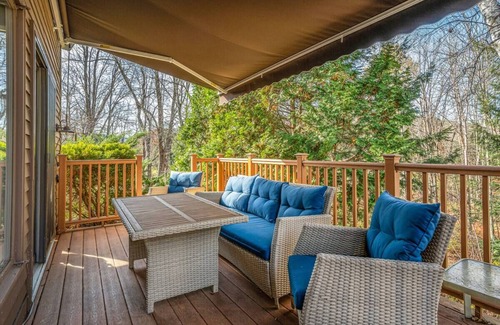 West Hartford Condo | Quaint Quechee Lakes Condo - walk to Lake Pinneo & the Clubhouse!
