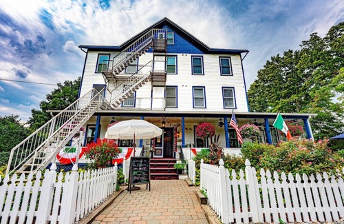 Milford House | Quaint Room in Milford: A Sweet Escape for Familie