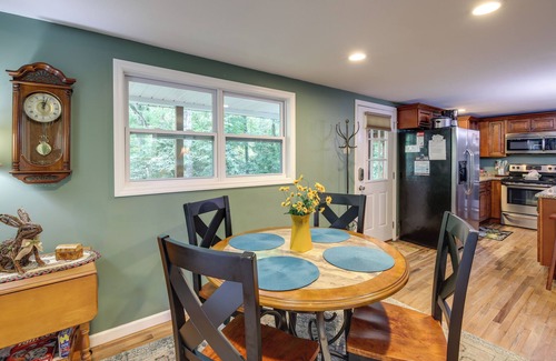 Gatlinburg Cabin | Quaint Smoky Mountain Cabin - 4 Mi to Gatlinburg!