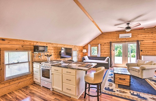Suttons Bay Apartment | Quaint Studio w/Shared Beach: Walk to Suttons Bay