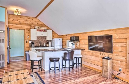 Suttons Bay Apartment | Quaint Studio w/Shared Beach: Walk to Suttons Bay