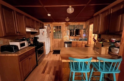 West Newfield Cottage | Quaint Summer Vacation Home on Beautiful Balch Lake