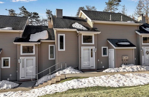 Ellicottville House | Quaint townhome with WiFi in charming Ellicottville