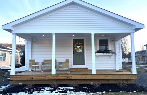 Hartwick Cottage | Quaint Village Cottage