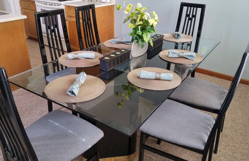 Pinetop Villa | Quality Hill Resort Villa, sleeps 6, fully equipped kitchen, dining room