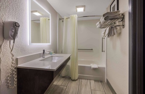 Skyland Hotel | Quality Inn Asheville Airport