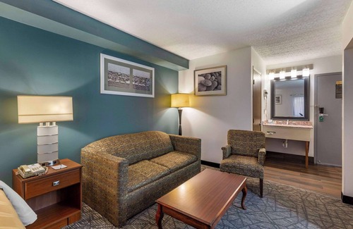 Austintown Hotel | Quality Inn Austintown - Youngstown West