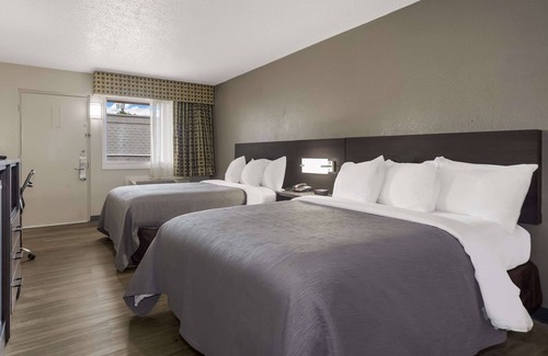 West Ashley Hotel | Quality Inn Charleston - West Ashley