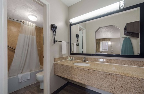 West Ashley Hotel | Quality Inn Charleston - West Ashley