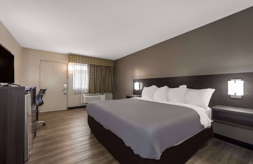 West Ashley Hotel | Quality Inn Charleston - West Ashley