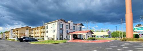 Hampton Hotel | Quality Inn Hampton - Newport News