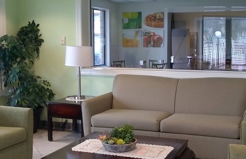 Northwest Hotel | Quality Inn Little Creek